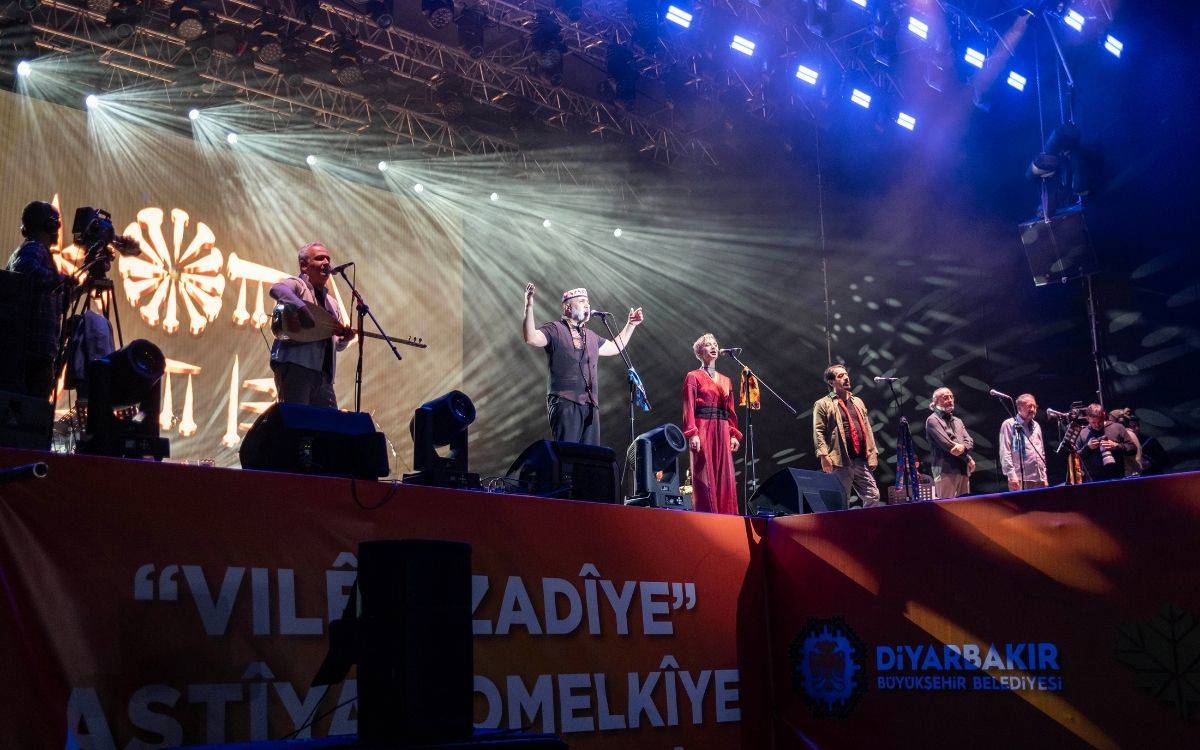 Koma Amed 30 yıl sonra Diyarbakır'da: Berî Her Tiştî Kurdîm