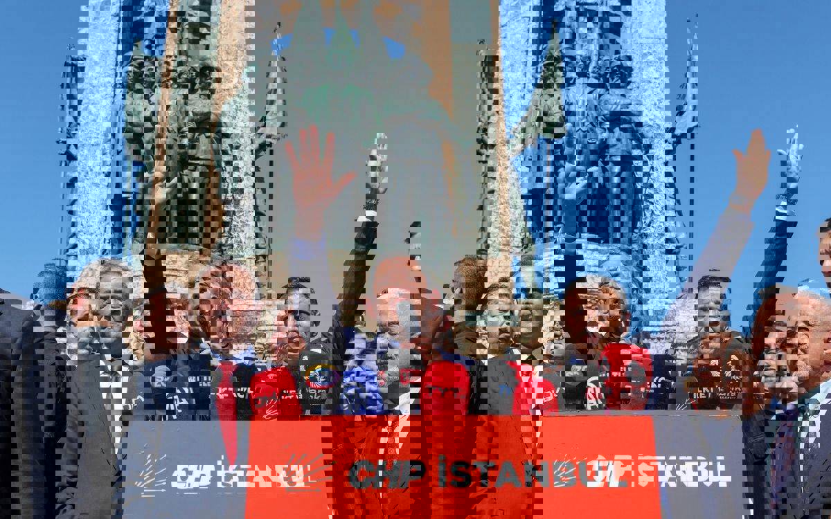 Özel’den Cumhuriyet Bayramı mesajı: Hepimizin görevi kararlılıkla çalışmak