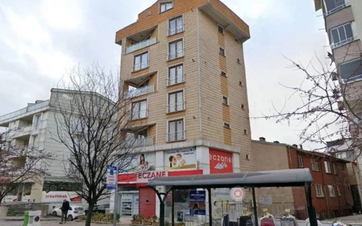 Yıkılan binadaki eczanenin sahibi: Çökmeyi fotoğrafladım