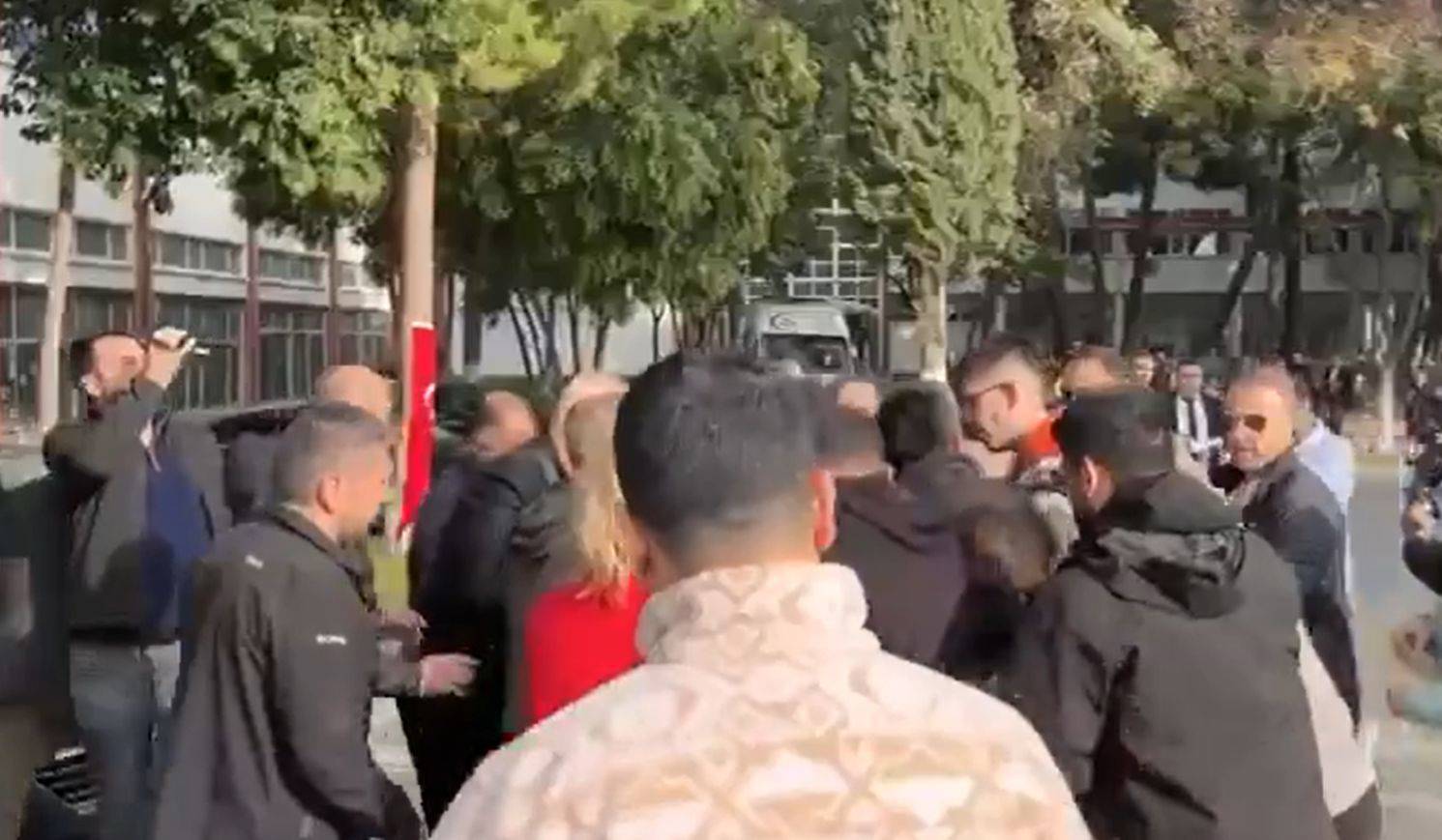 Palalı saldırganlar serbest, öğrenciler gözaltında