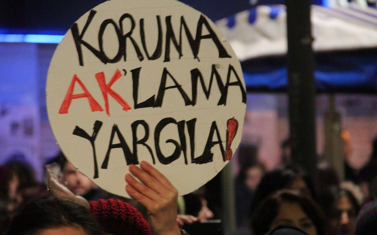 Kadınlar mücadele ediyor, erkek şiddeti yargılanıyor