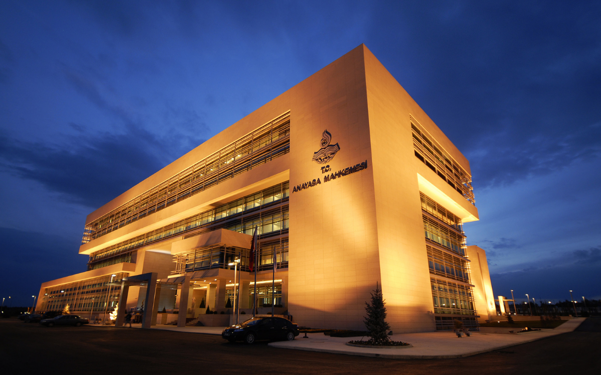 AYM'nin tartışmalı HSK kararı ne anlama geliyor? "Bu karanlık hepimizi yutar"