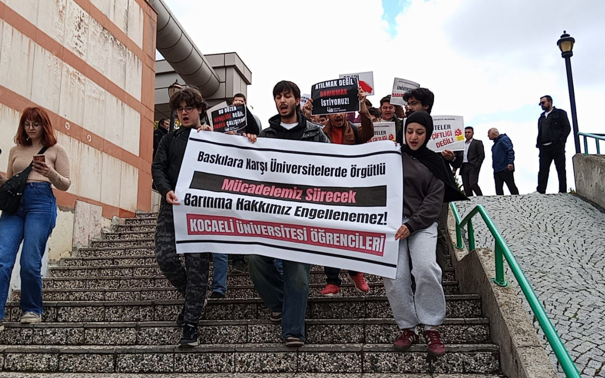Kocaeli Üniversitesi öğrencilerine eylemlere katıldığı için yurttan çıkarma cezası