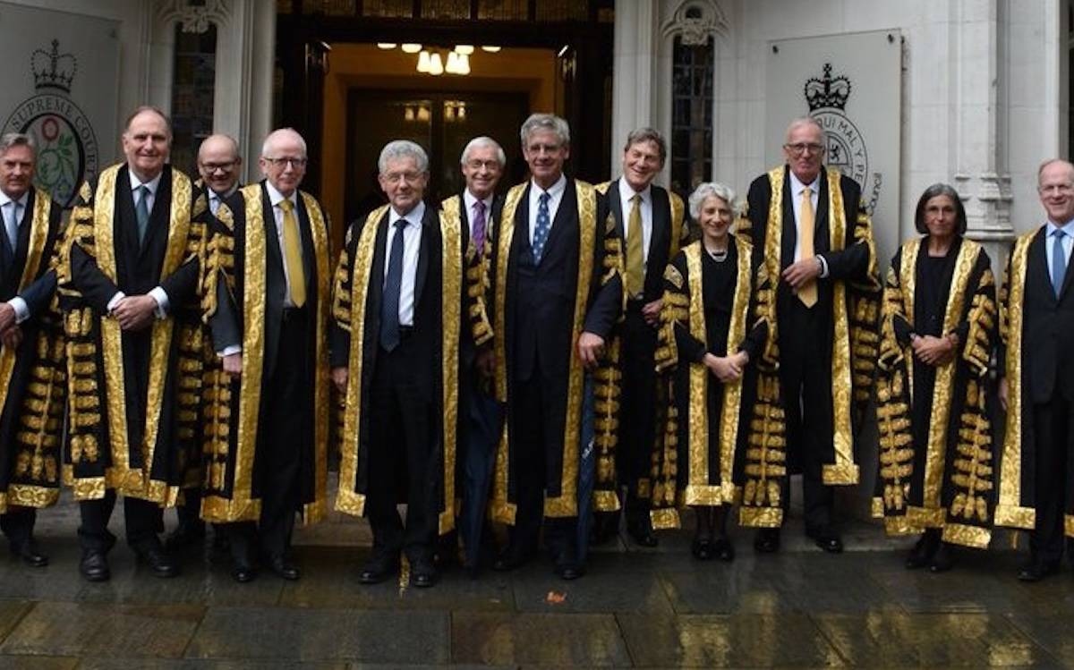 Kuzey İrlanda'da okullarda Hristiyanlık odaklı din eğitiminin hukuka aykırı olduğu karara bağlandı