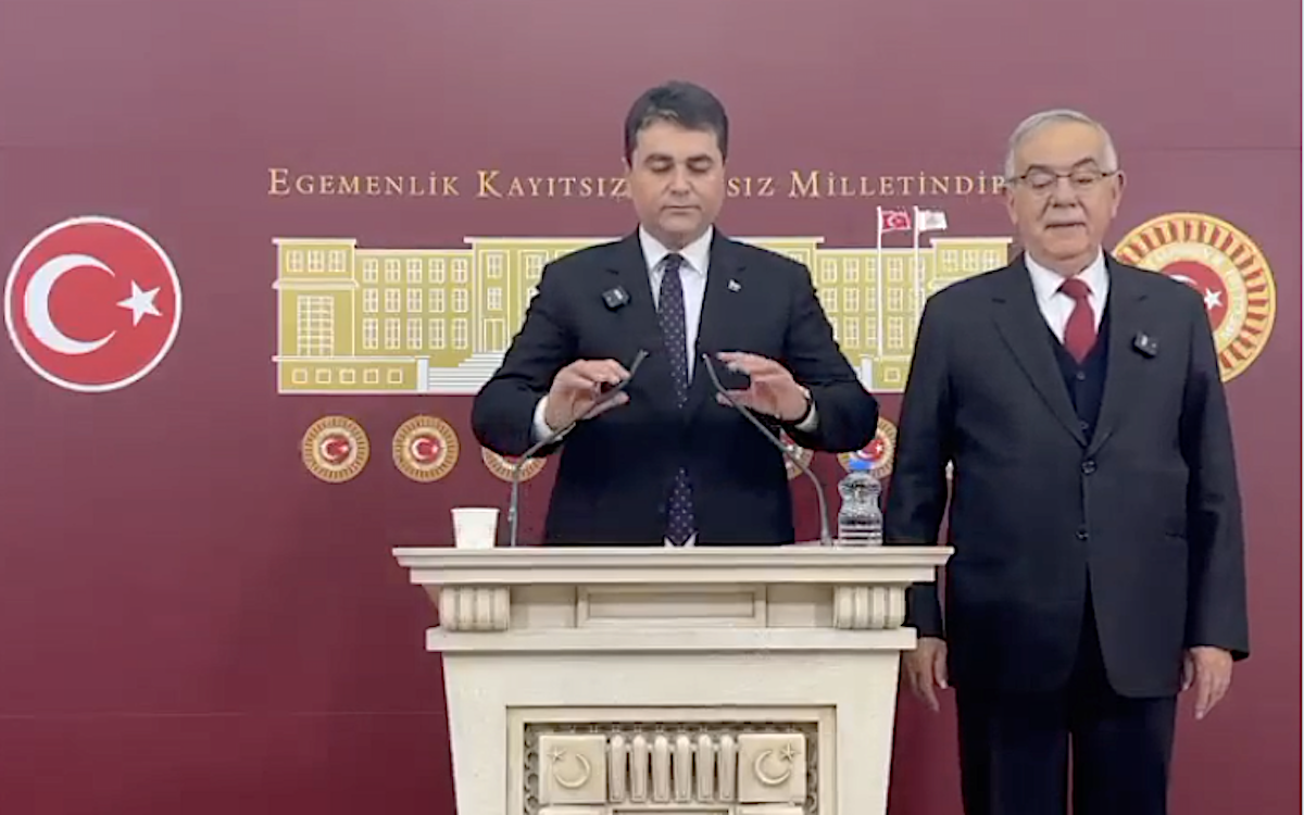 Demokrat Parti "Komisyon"dan çekildi, gerekçe: "Terörist başının ayağına gittiler"