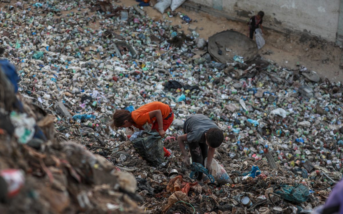 "Çocuklarıma çöpteki meyveleri topladım, utanırsam aç kalırız"