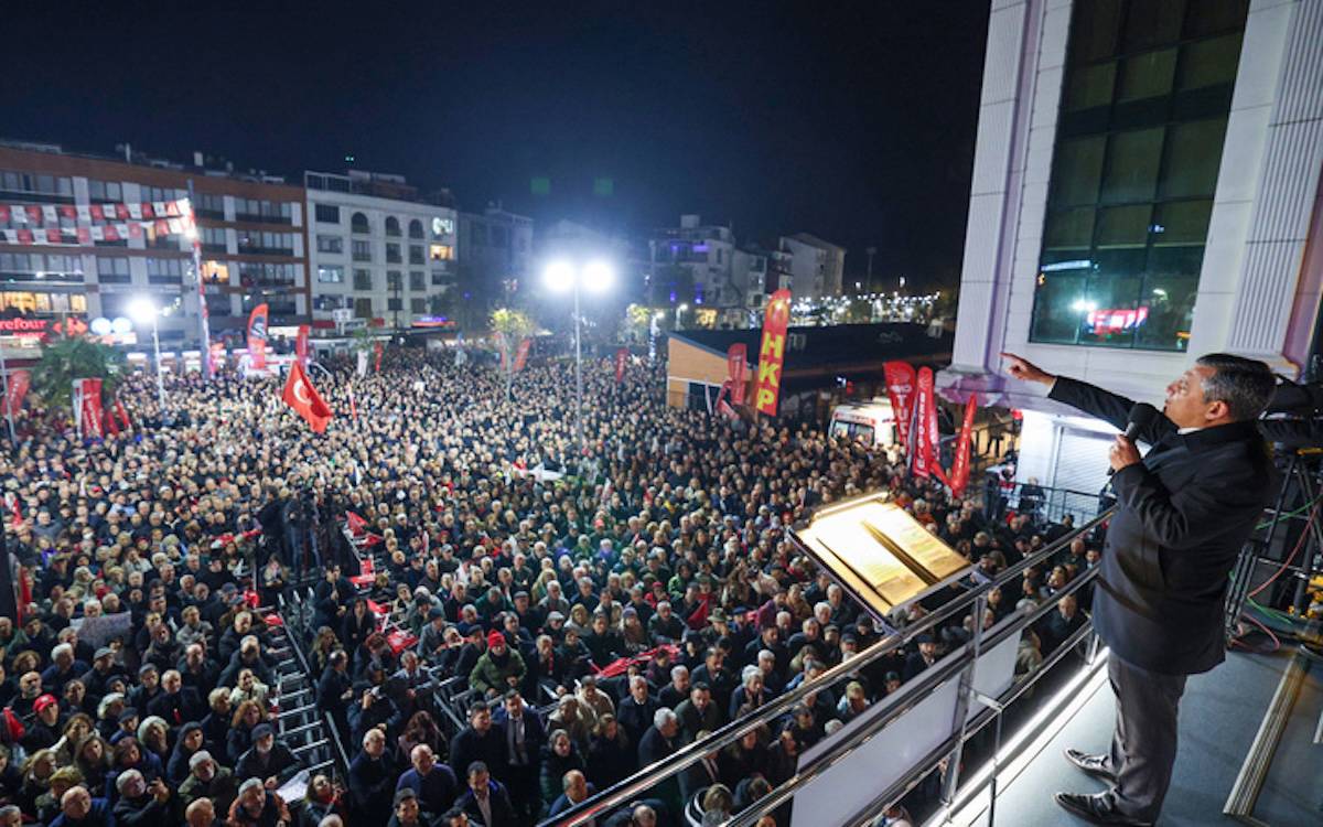 Özgür Özel Çatalca'dan seslendi: "Bu ülkede üç vakte kadar iktidar değişecek"