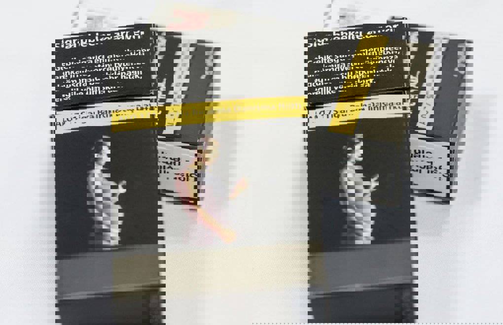 Sigara paketlerinde bandrol rengi değişti