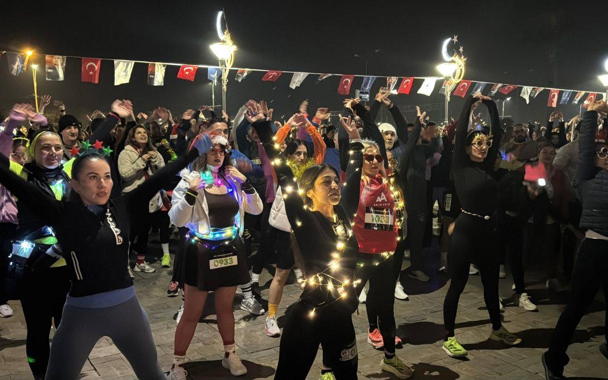 İzmir'de "en uzun gece" koşusu