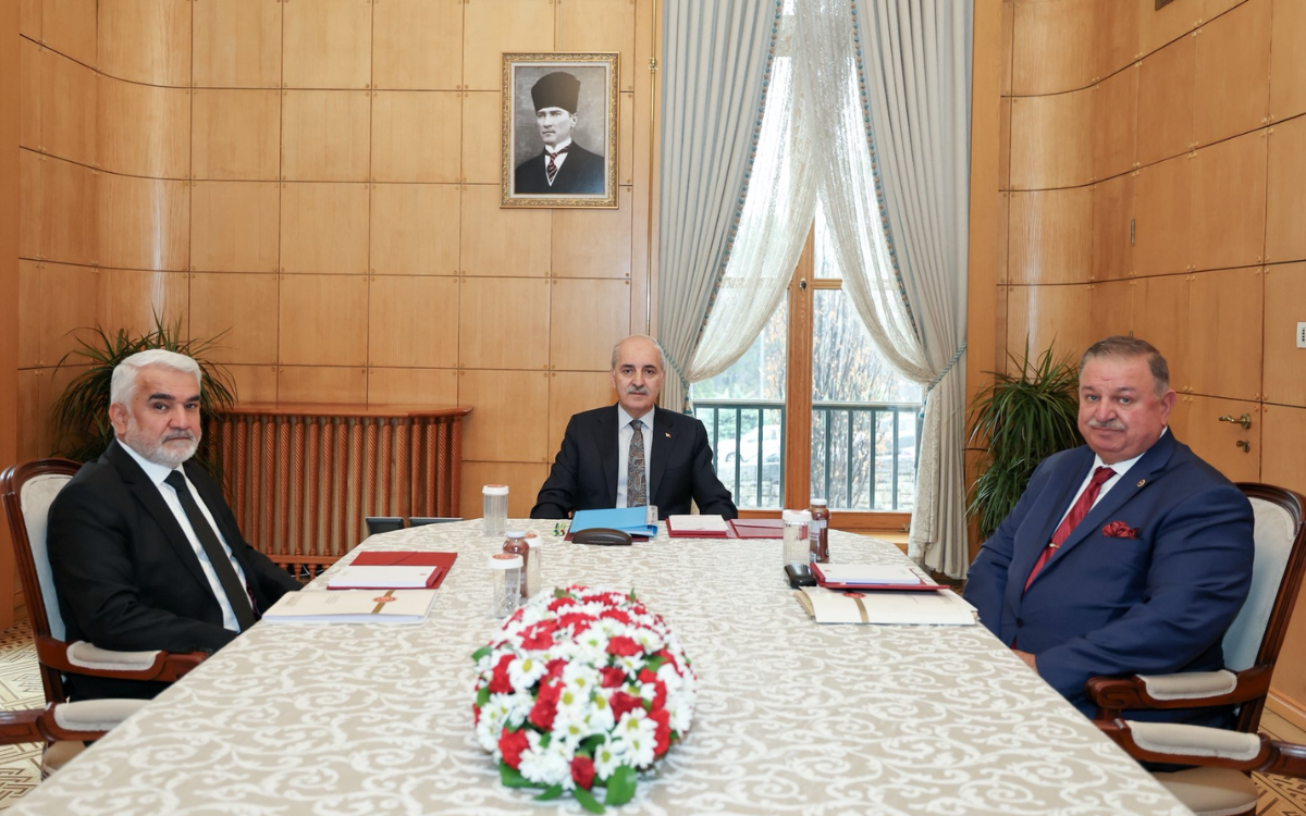 Kurtulmuş, grubu olmayan partilerin komisyon üyeleriyle görüştü