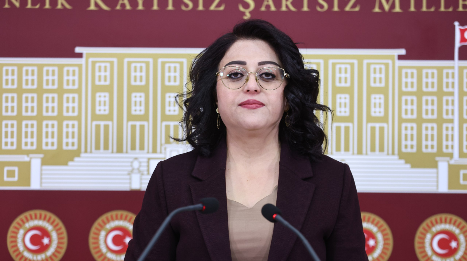 "Yüksekova'da elektrik kesintileri hayatı durma noktasına getirdi"