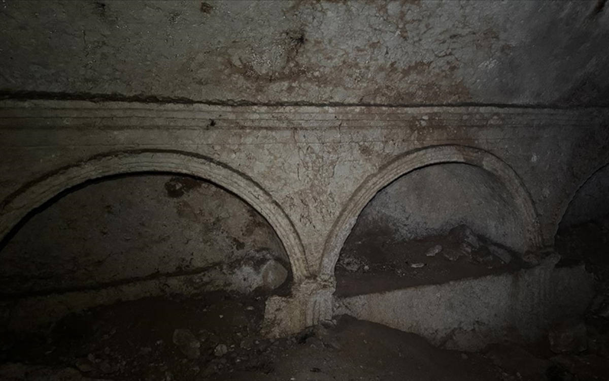 Adıyaman’da 1800 yıllık olduğu değerlendirilen kubbeli mezar odası bulundu