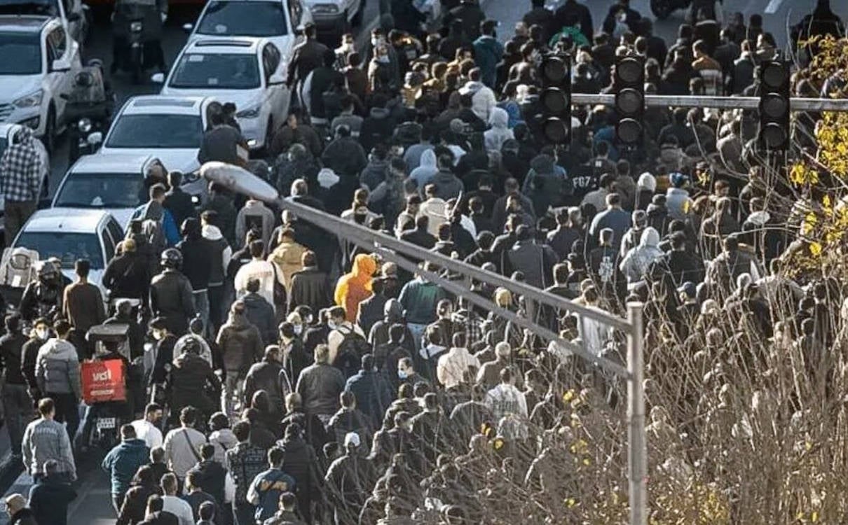 İran'da "geçim krizi" işçi, esnaf ve öğrencileri eyleme geçirdi