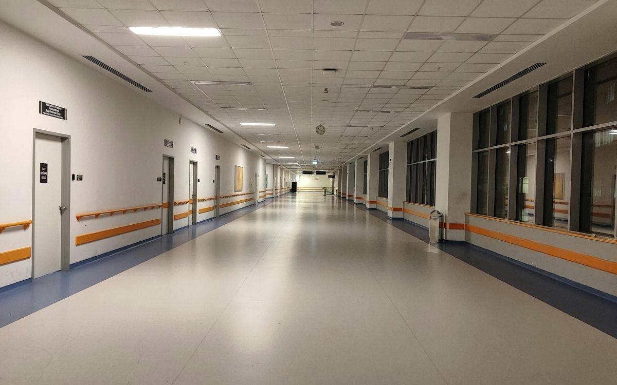 Aile acil destek istiyor: Bitkisel hayattaki hasta, polis zoruyla sevk edildi