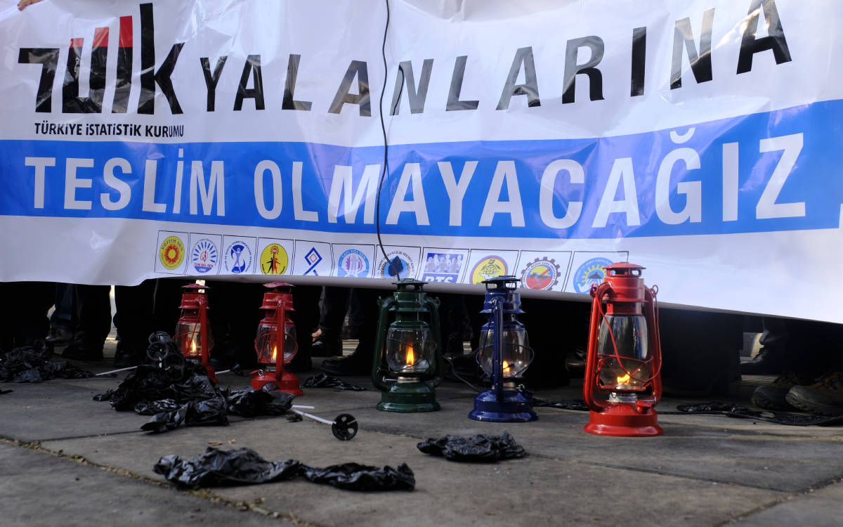 KESK’ten TÜİK önünde enflasyon protestosu