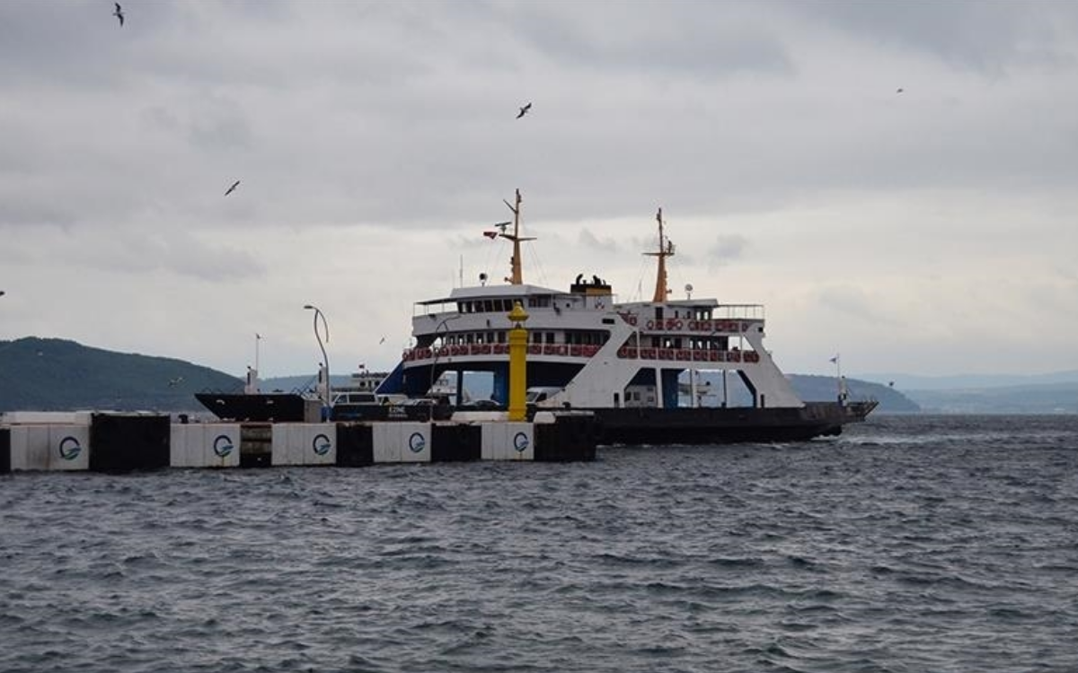 Feribot seferlerine fırtına engeli