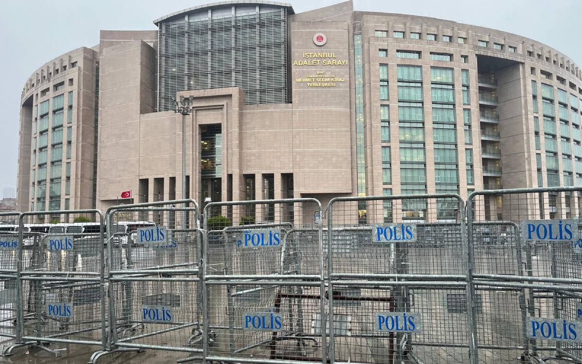 Boğaziçi davasında açık duruşma engeli: Polis yakınları içerde, gazeteciler dışarda