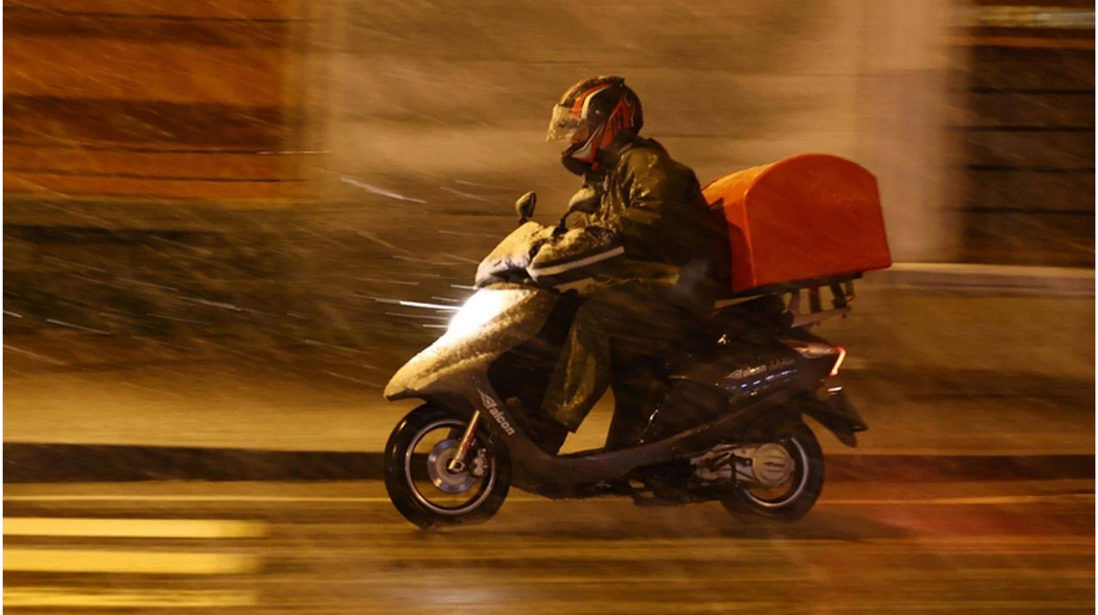 Fırtına tedbiri: Motosiklet ve scooterlara trafiğe çıkma yasağı