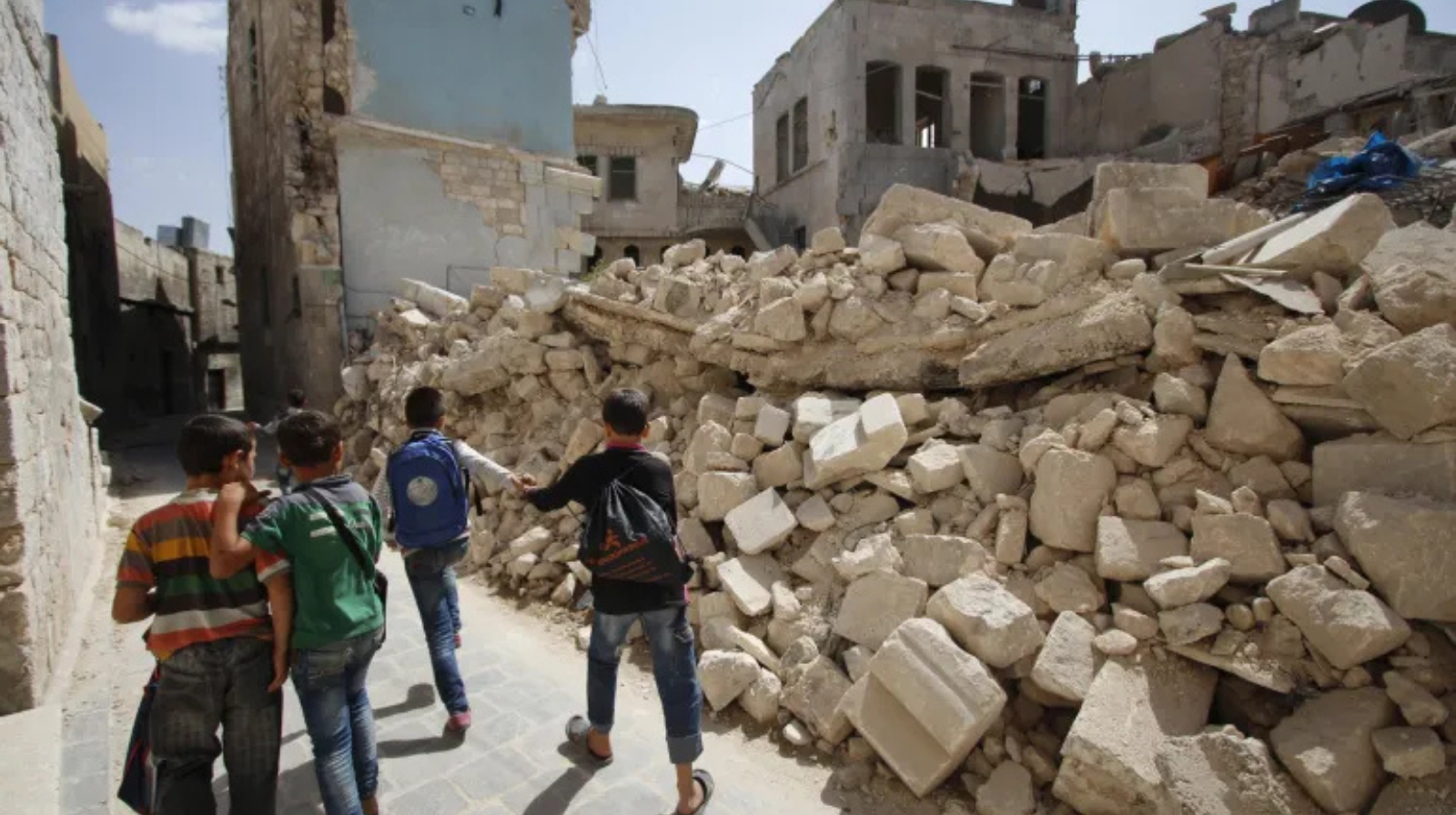 "Halep'te savaşın yükünü taşıyan çocuklar, yeniden hedef haline getirildi"