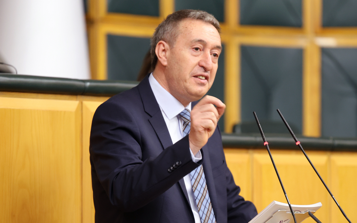 Bakırhan: Ankara'da barış ararken Halep'teki katliamın izahı var mı?