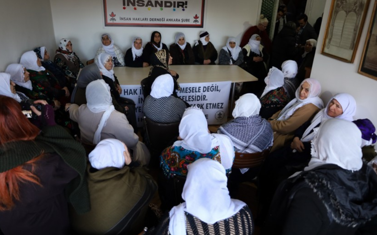 İHD, Halep'teki saldırılara karşı nöbet eylemi başlattı