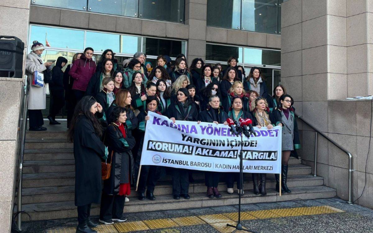 Kadın avukatlardan Adliye’deki şiddete tepki