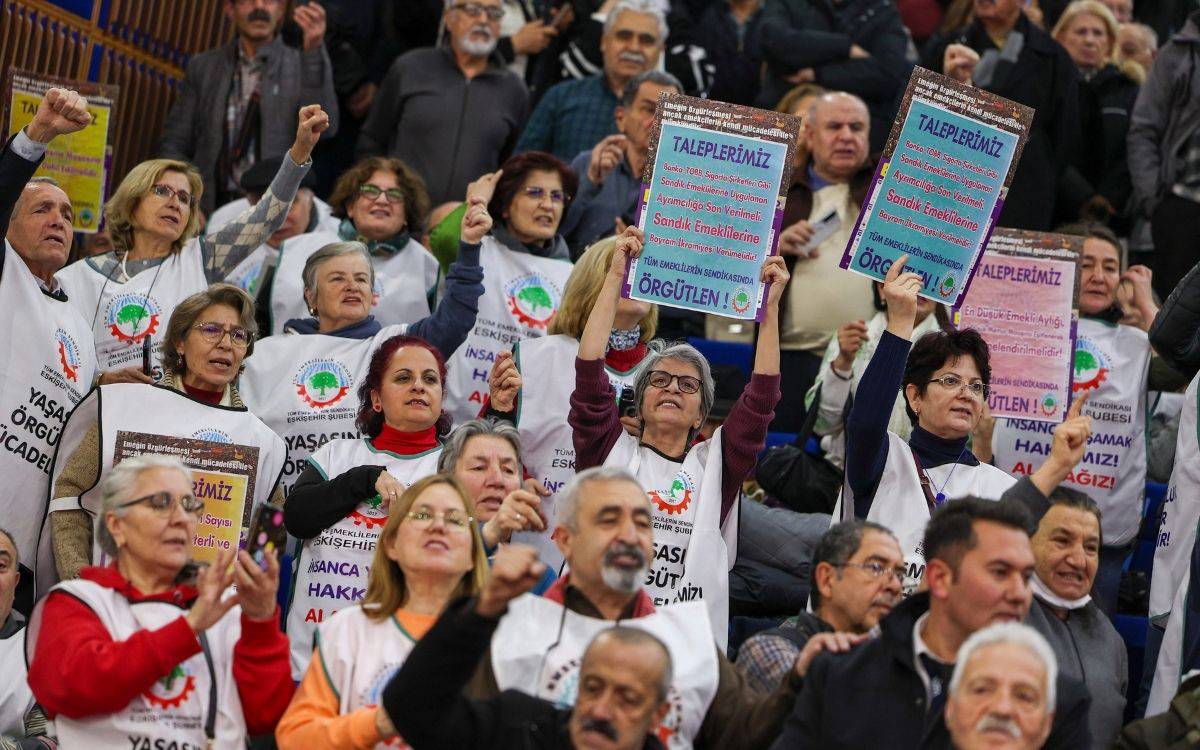 Özgür Özel: Emekli zam değil, sandık istiyor