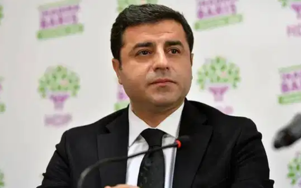 Demirtaş'ın 15 yıl hapis talebiyle yargılandığı davanın duruşması birkaç dakika sürdü