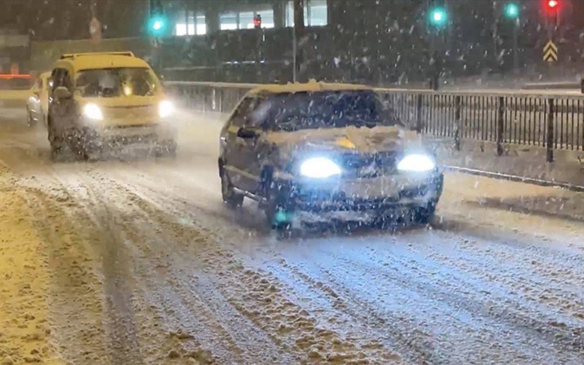 İstanbul bans moto couriers from traffic due to snowfall