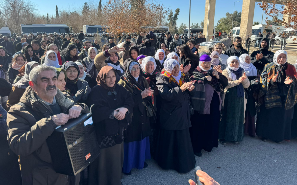 Nusaybin’de nöbetin ikinci günü: "Suruç'u, Ankara Garı'nı, Amed'i, Antep'i unutmadık"