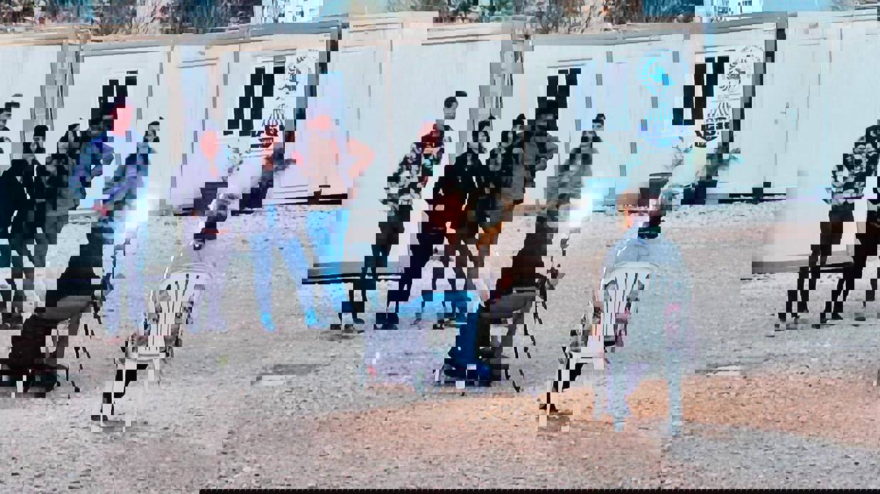 Taş’ta duranlar, Toz’da yaşayanlar