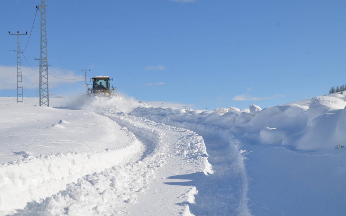 Van, Bitlis, Muş ve Hakkâri’de 92 yerleşim yerine ulaşım sağlanamıyor