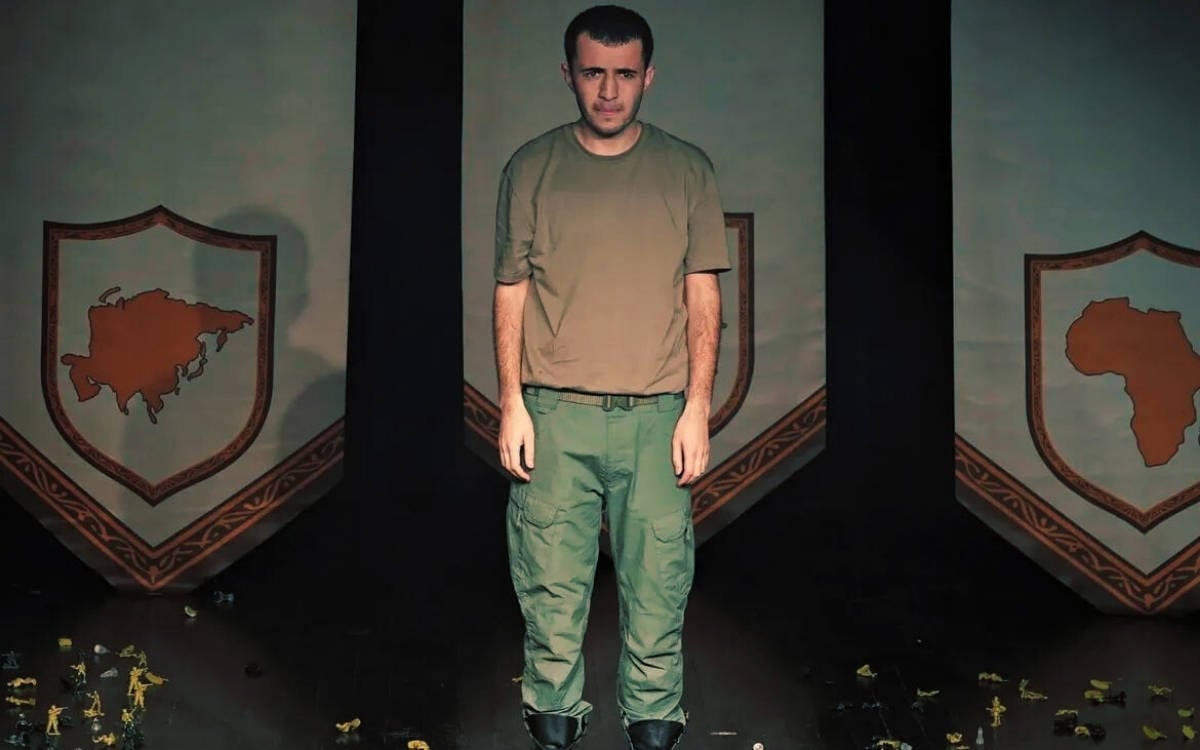 “Anadilimizde sanat yapmak bile bizi hedef haline getiriyor”