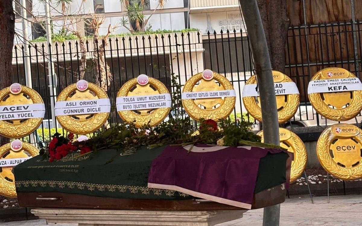 Prof. Dr. Şemsa Özar mor bayraklarla son yolculuğuna uğurlandı