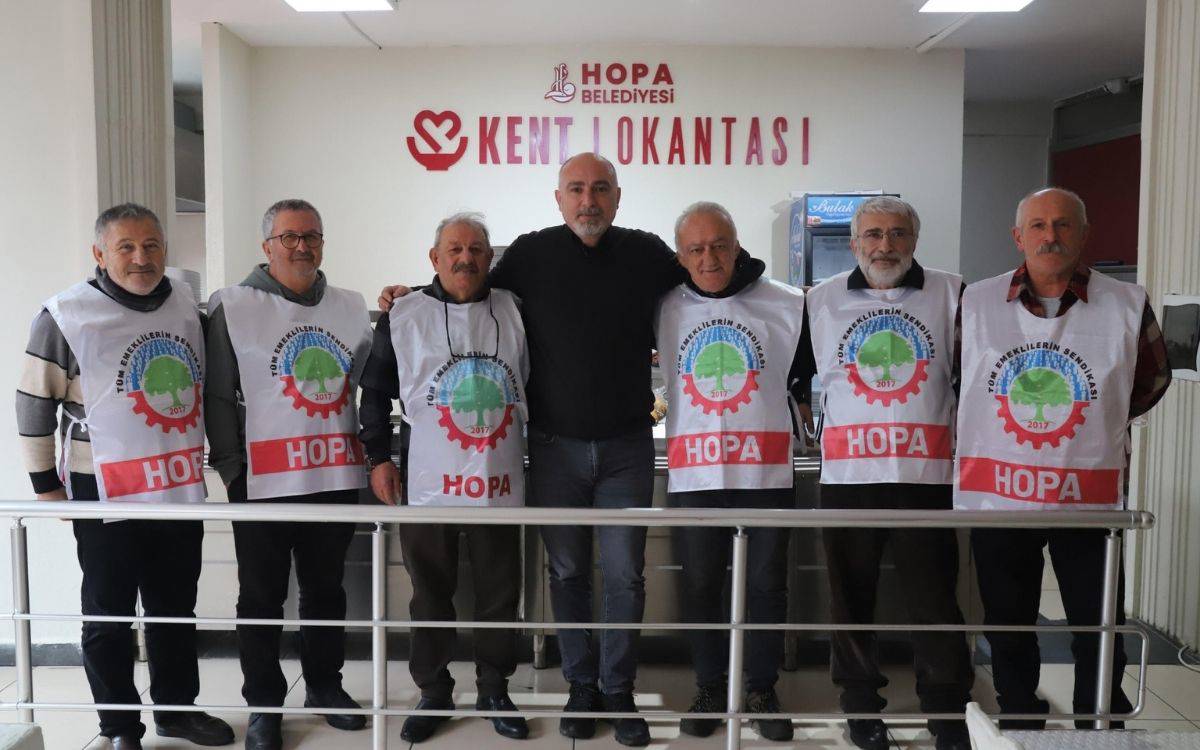 Hopa Belediyesi’nden emeklilere sevgililer günü yemeği