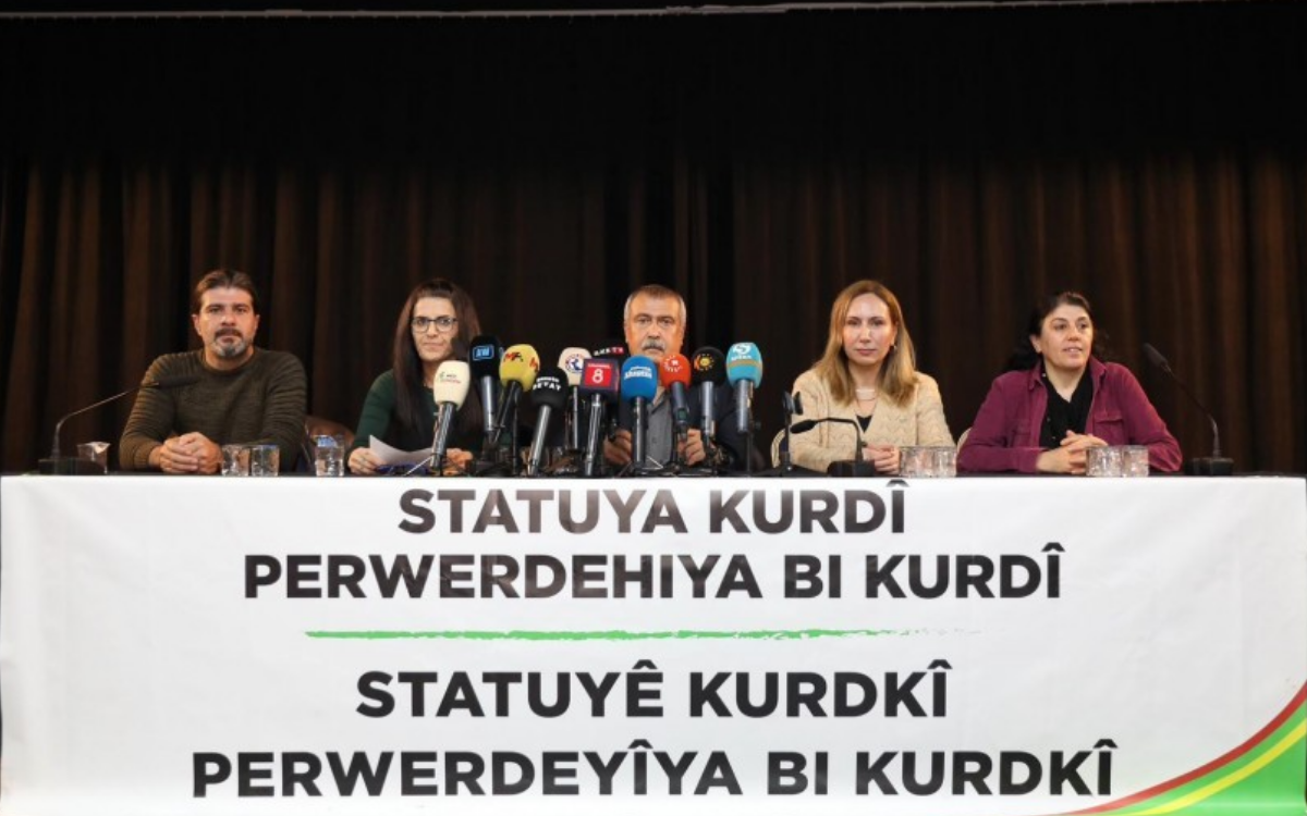 Anadil deklarasyonu açıklandı: Kürtçeye statü, anadilde eğitim