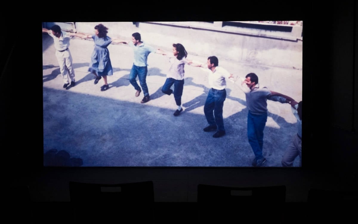 Aile hikâyesinden yakın tarihe: Bir bellek çalışması olarak “Kesintisiz”