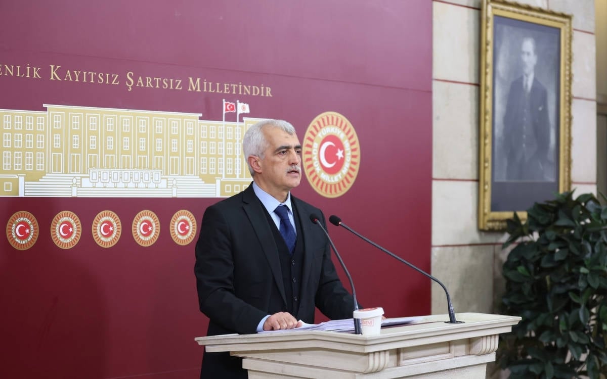 Gergerlioğlu: “İnsanları polis devleti uygulamalarıyla mı bir cinsiyete dahil edeceksin?”