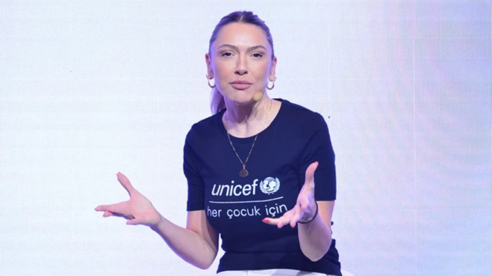 Hadise'den UNICEF videosuna açıklama
