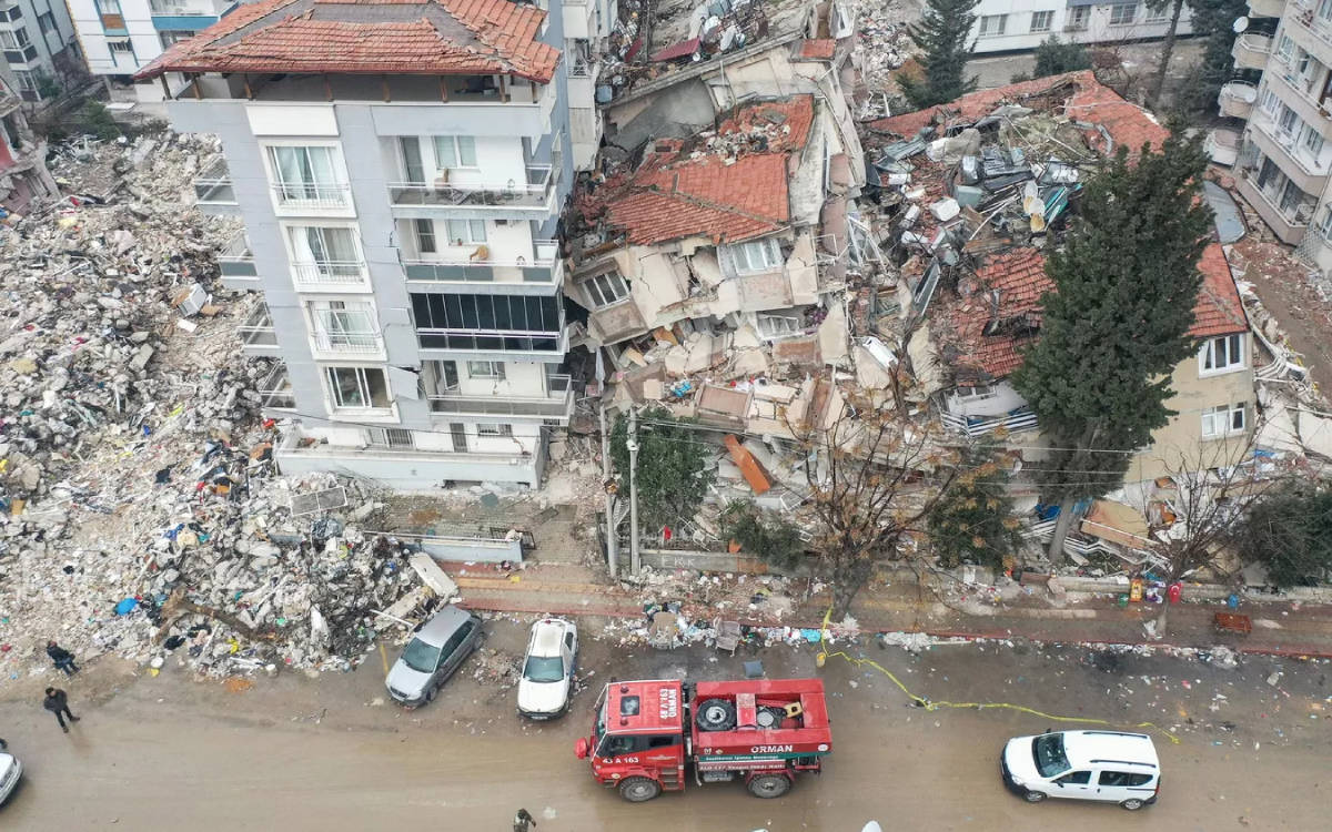 Bilirkişi şikayetiyle depremde yakınlarını kaybedenler ve gazetecilere soruşturma