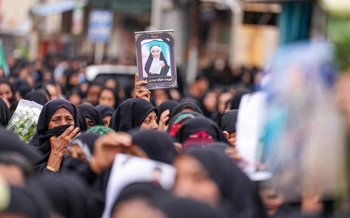 İran’da Minab okul saldırısında ölen çocuklar için cenaze töreni