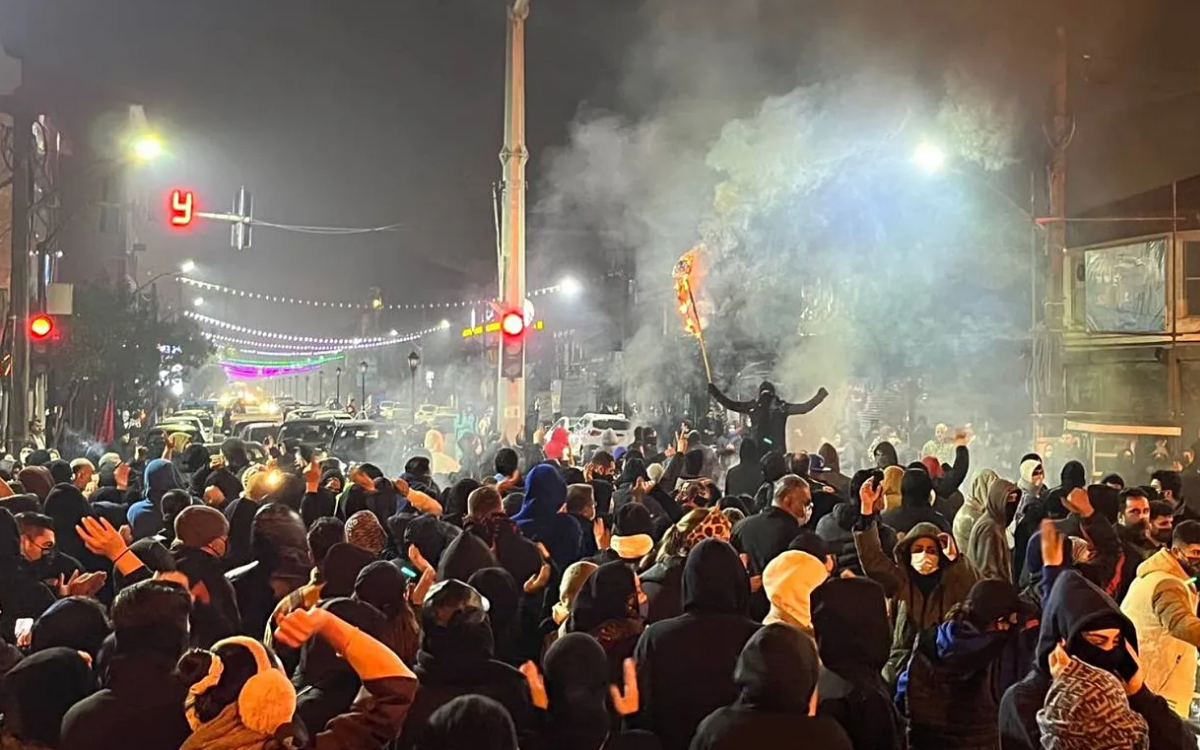 İranlı Kürt gazeteci Zarei ‘üçüncü yolu’ anlattı: "Savaş rejimi bitirir ama demokrasi getirmez"