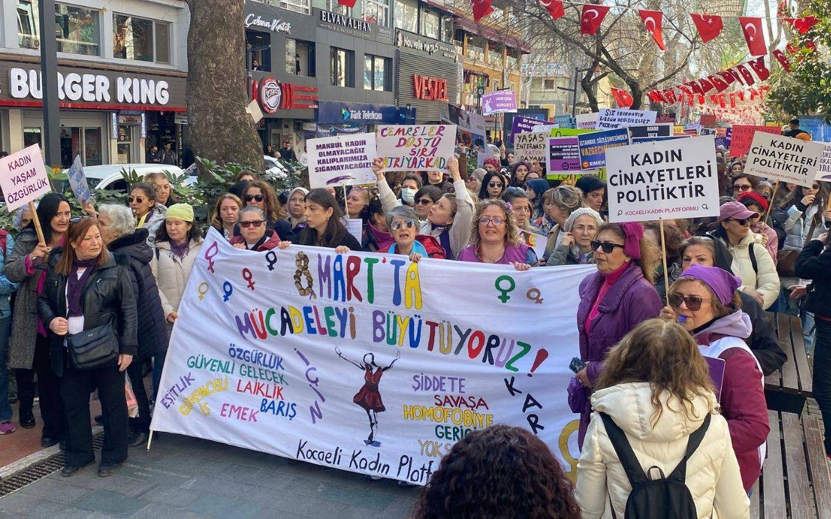 Kadınlar ve LGBTİ+'lar sokakta: Ankara’dan Kocaeli’ne Feminist Gece Yürüyüşleri