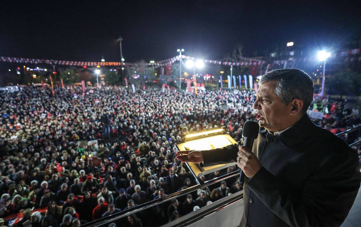 Özgür Özel Pendik'ten seslendi: "İftiralar çöktü, İmamoğlu alnı açık çıktı’”