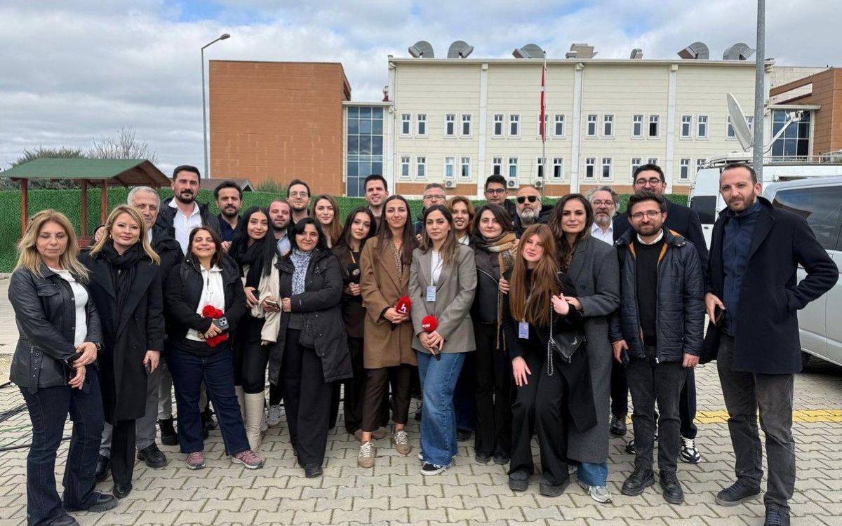 Meslek örgütlerinden çağrı: Gazetecilerin İBB davasını izlemesine engel olmayın