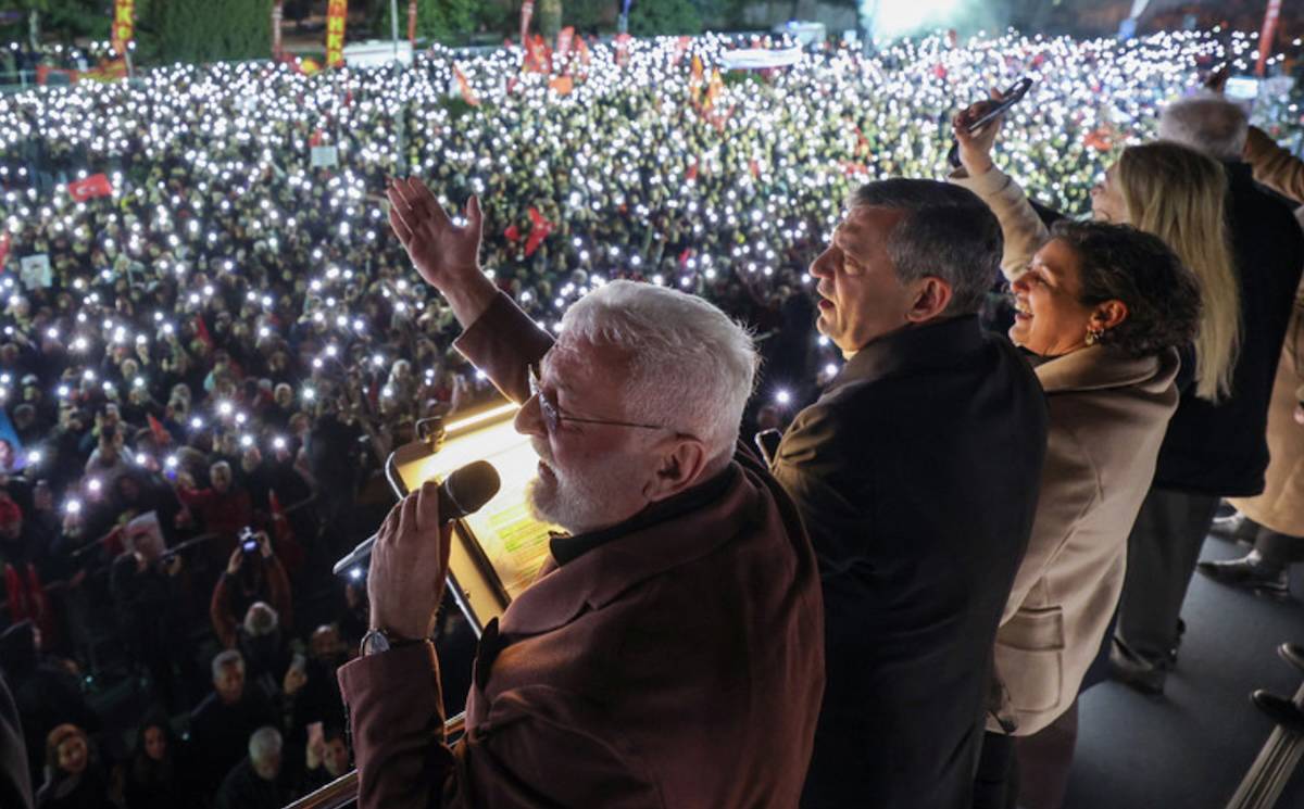 Özgür Özel Saraçhanede: "Akın Gürlek belgelerin altında kaldı"