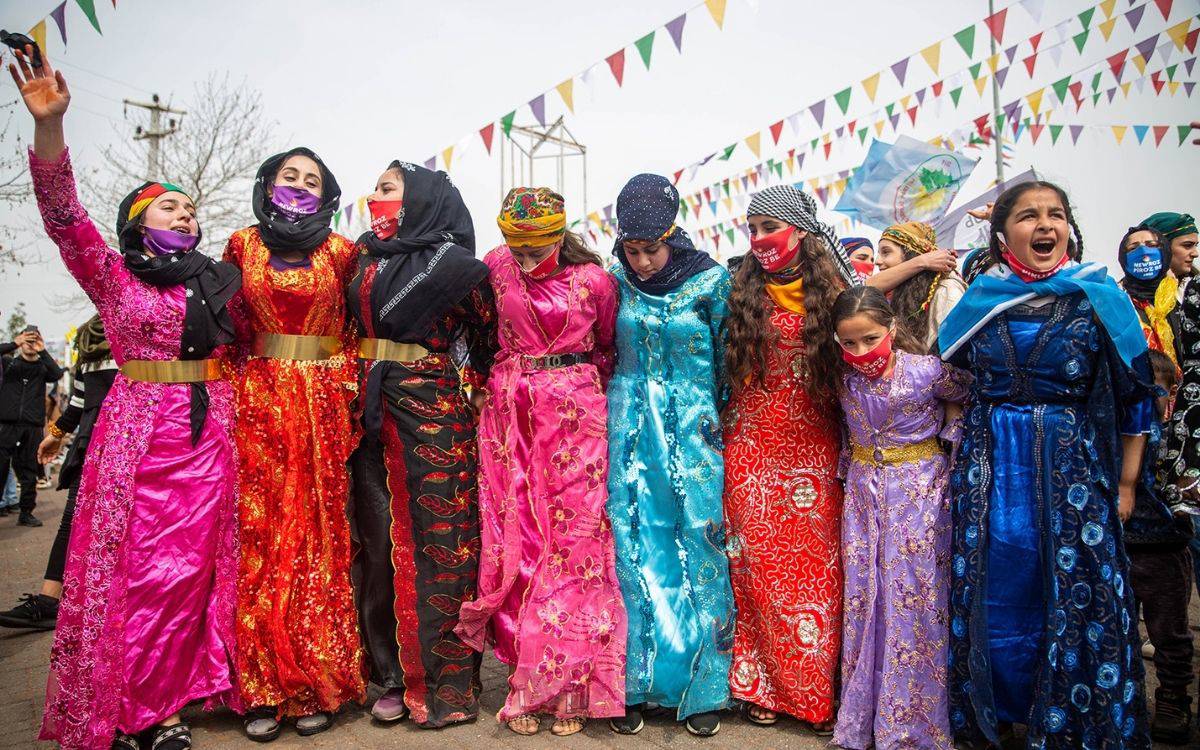 Newroz ezgilerle karşılanıyor: Direnişin ve baharın sesi meydanlarda