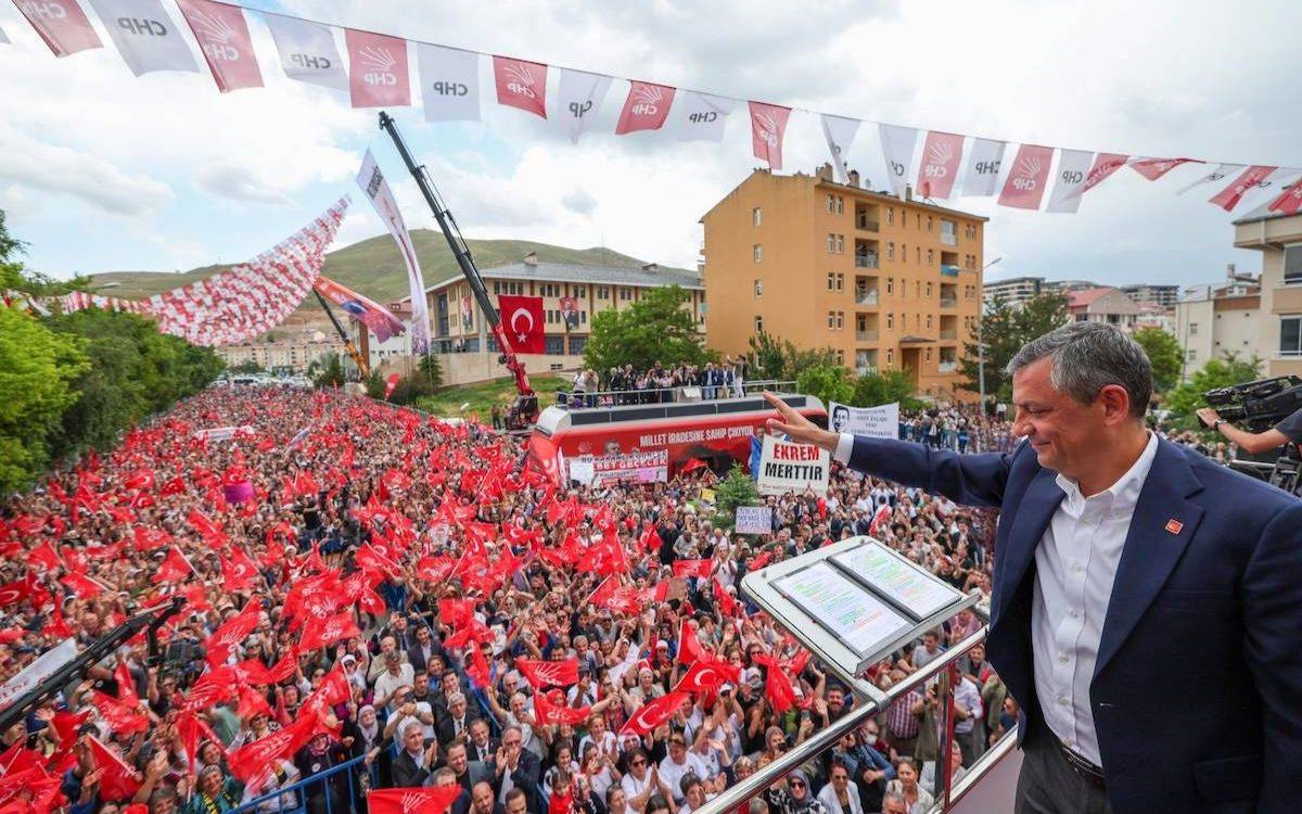 Özel’den Diyarbakır’a Newroz mesajı: Tek çare barış