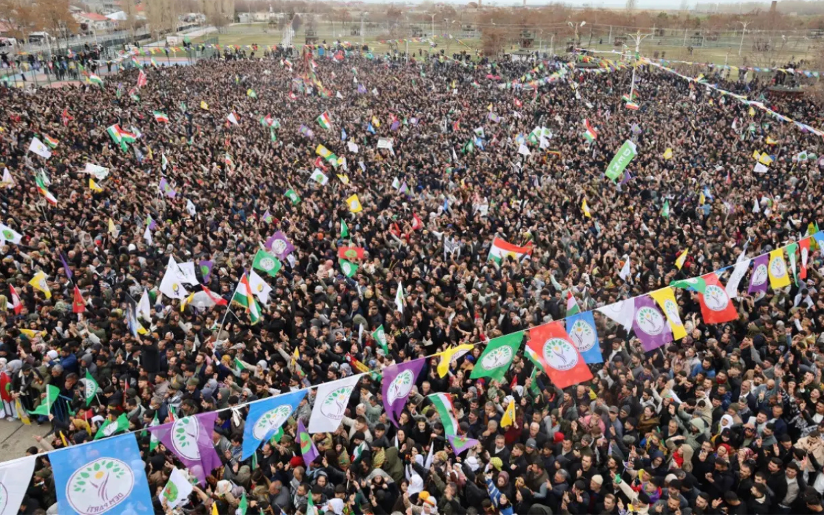 Tuncer Bakırhan Van'da: 2026 Newrozu isyandan inşaya geçiş Newrozu'dur