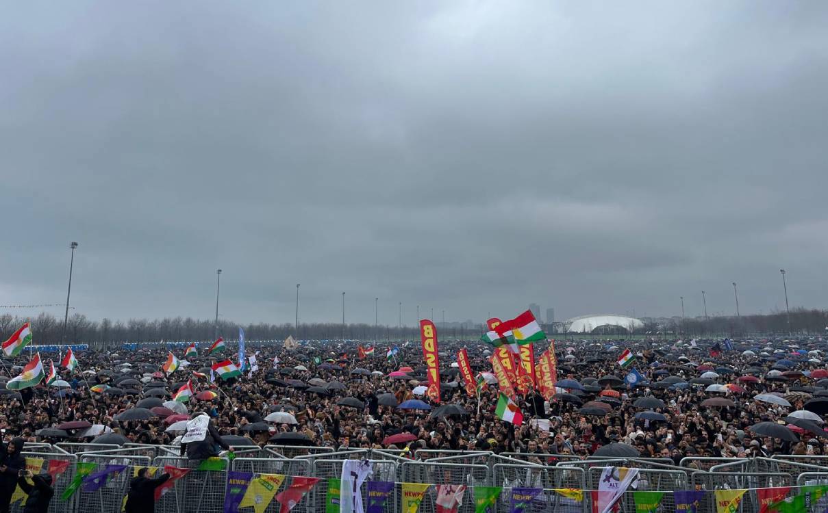 Newroza Stenbolê: Bi sed hezaran kes li Yenîkapiyê bûn
